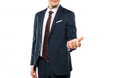 beyaz izole gesturing takım elbiseli genç adamın kırpılmış görünümü 