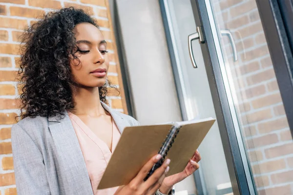 Beautiful African American Casual Businesswoman Holding Notebook Loft Office — Stock Photo, Image