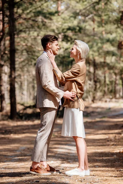 Full Length View Stylish Couple Embracing Looking Each Other Forest — Stock Photo, Image