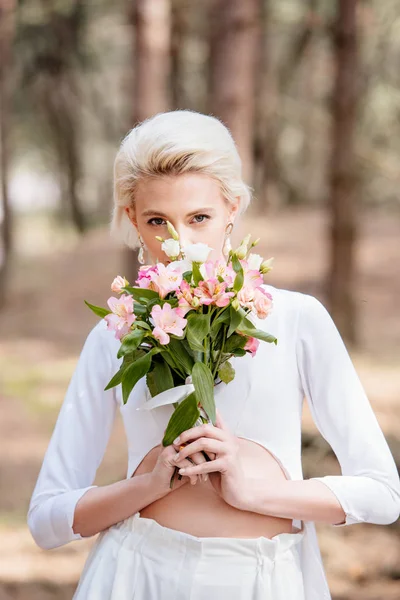 Attractive Blonde Bride Holding Wedding Bouquet Forest — Stock Photo, Image