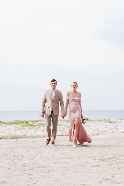 Full Length View Just Married Couple Holding Hands Walking Coast — Stock Photo, Image