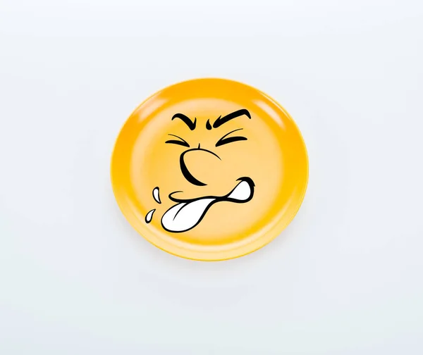 Draufsicht Auf Glänzend Gelben Teller Mit Angeekeltem Smiley Auf Weißem — Stockfoto