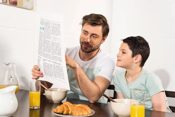 Dad Son Reading Newspaper Breakfast Kitchen — Stock Photo, Image