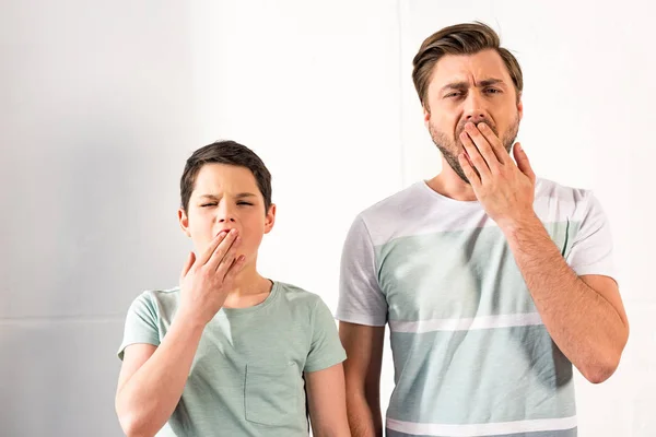 Front View Sleepy Son Father Yawning Home — Stock Photo, Image