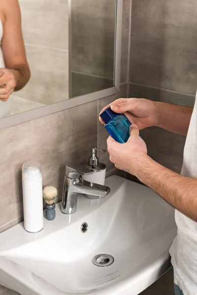 Cropped View Man Holding Lotion Morning Bathroom — Stock Photo, Image