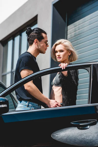 Stylish Handsome Man Beautiful Sexy Girl Posing Car — Stock Photo, Image