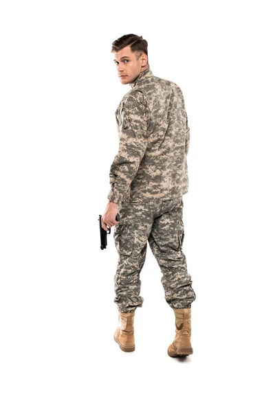 Przystojny Mężczyzna Mundurze Wojskowym Trzyma Pistolet Białym Tle — Zdjęcie stockowe