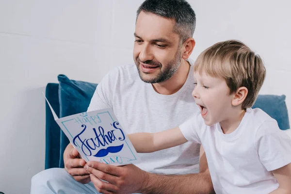 Excited Boy Happy Father Looking Fathers Day Handmade Greeting Card — Stock Photo, Image