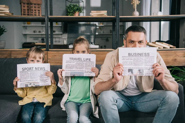 Cheerful Father Kids Holding Newspapers While Sitting Sofa Home — Stock Photo, Image