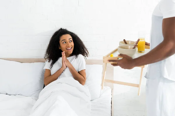 African American Woman Looking Boyfriend Breakfast Tray Hands — Stock Photo, Image