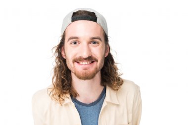 beyaz izole kamera gülümseyen genç yakışıklı adamın portre fotoğrafı