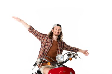 Genç yakışıklı adam kırmızı scooter 'a biniyor. Ellerini havaya kaldırıyor.