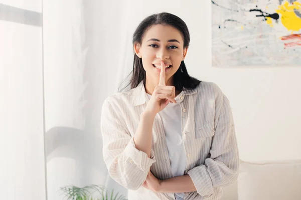 Cheerful Latin Woman Looking Camera Showing Silence Gesture — Stock Photo, Image