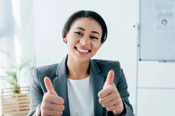 Cheerful Latin Businesswoman Showing Thumbs While Smiling Camera — Stock Photo, Image