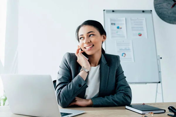 Happy Latin Businesswoman Looking Away While Talking Smartphone Office — Stock Photo, Image