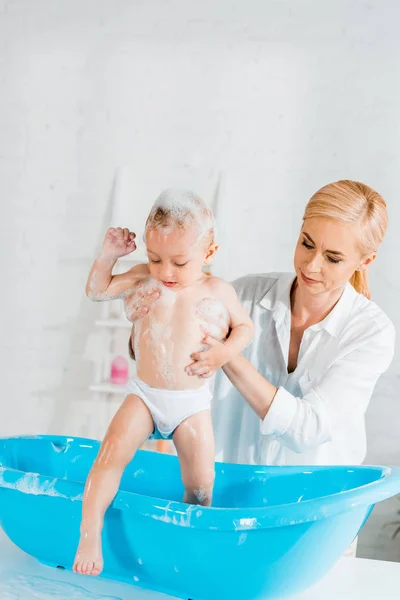 Attractive Blonde Mother Holding Cute Toddler Son Bathroom — Stock Photo, Image