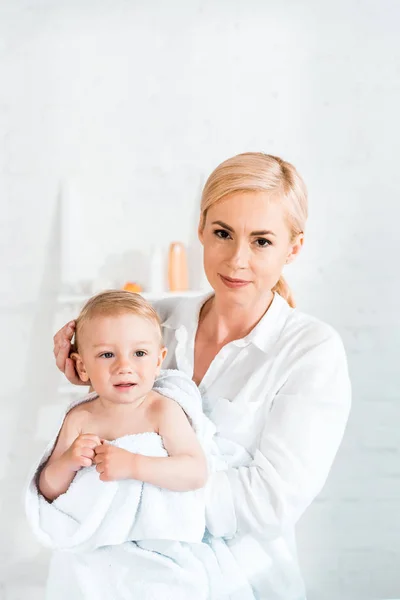 Beautiful Blonde Mother Holding Arms Toddler Son Bathroom — Stock Photo, Image