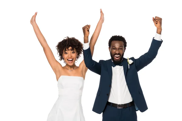 Glücklich Afrikanisch Amerikanischer Bräutigam Und Braut Gestikulieren Isoliert Auf Weiß — Stockfoto