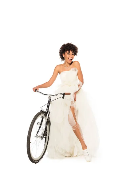 Allegra Sposa Afroamericana Abito Sposa Bicicletta Isolato Bianco — Foto Stock