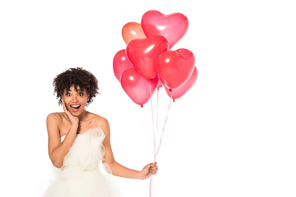 Excitada Novia Afroamericana Sosteniendo Globos Rosados Aislados Blanco —  Fotos de Stock