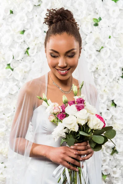 Happy African American Bride Veil Holding Bouquet Flowers — Stock Photo, Image