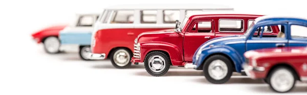 Panoramaaufnahme Von Bunten Spielzeugautos Und Bussen Auf Weiß — Stockfoto