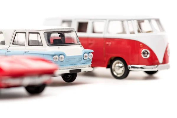 白のおもちゃの車やバスの選択的な焦点 ストックフォト