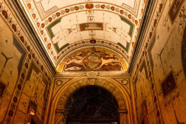 Roma, İtalya - 28 Haziran 2019: eski binada fresk ile inanılmaz iç mekan