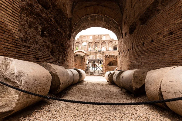 Roma Itália Junho 2019 Pessoas Prédio Antigo Com Parede Tijolos — Fotografia de Stock