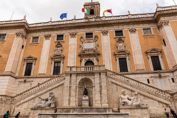 Rome Italy June 2019 Bottom View Capitoline Museums Sculptures Flags — Stock Photo, Image