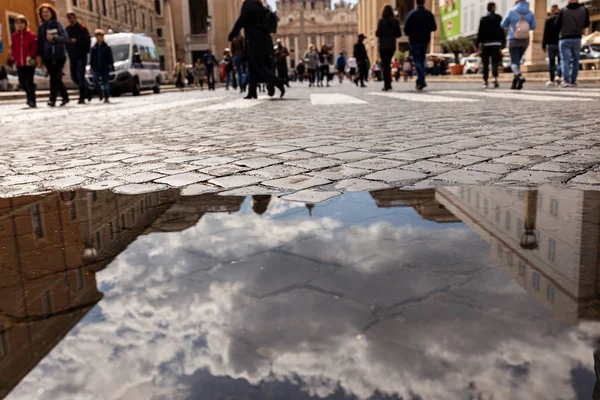 Rome Italy June 2019 Selective Focus People Walking Street Puddle — Stock Photo, Image