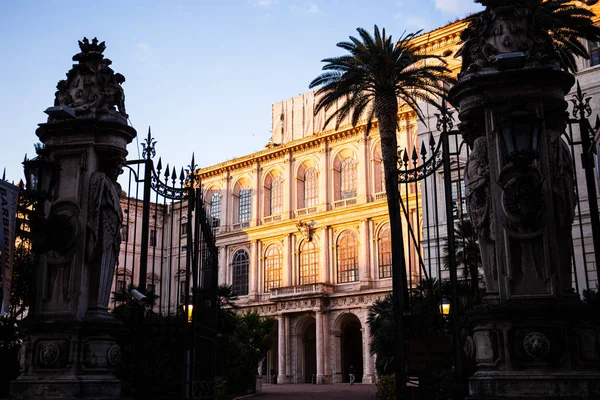 Rome Italy June 2019 Buildings Exotic Palm Trees — Stock Photo, Image