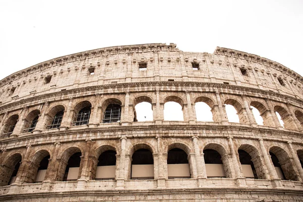 Roma Italia Junio 2019 Ruinas Del Coliseo Bajo Cielo Gris — Foto de Stock