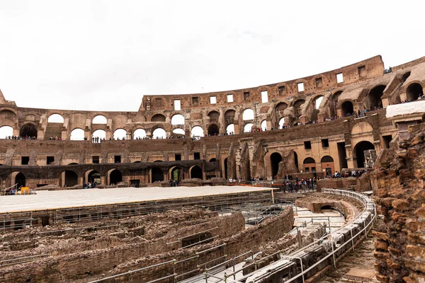 Rome Italie Juin 2019 Ruines Colisée Touristes Sous Ciel Gris — Photo