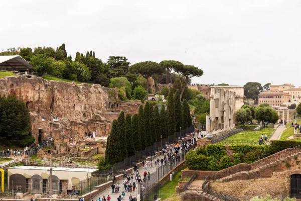 Rome Italy June 2019 Crowd Tourists Walking Roman Forum — Stock Photo, Image