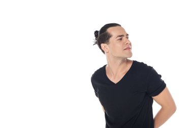 siyah t-shirt yakışıklı meraklı esmer genç adam uzakta beyaz izole bakıyor