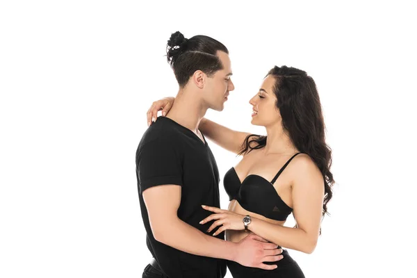 Σέξι Ζευγάρι Μαύρα Ρούχα Που Αγκαλιάζονται Απομονωμένα Λευκό — Φωτογραφία Αρχείου