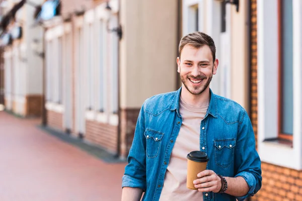 Cheerful Handsome Man Holding Paper Cup Smiling Building — Stock Photo, Image