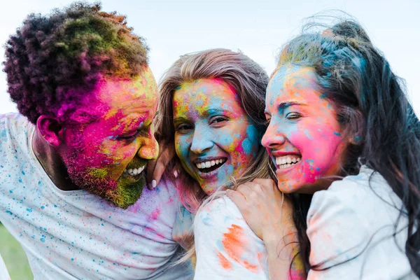 Happy African American Man Girls Holi Paints Faces — Stock Photo, Image