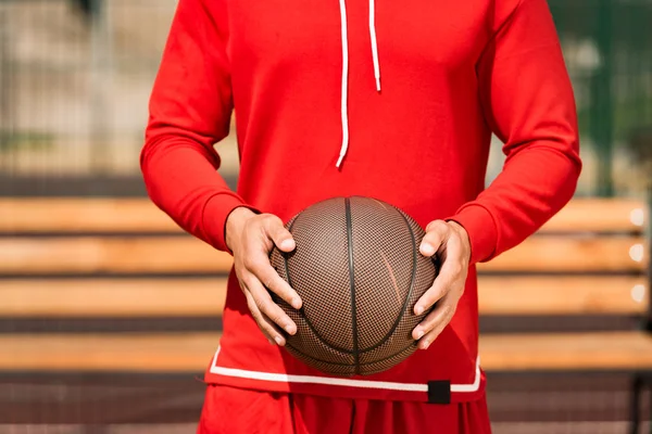 Partial View Basketball Player Holding Ball Wooden Bench — Stock Photo, Image