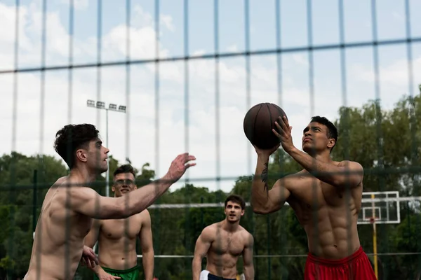 Selective Focus Shirtless Sportsmen Playing Basketball Basketball Court — Stock Photo, Image