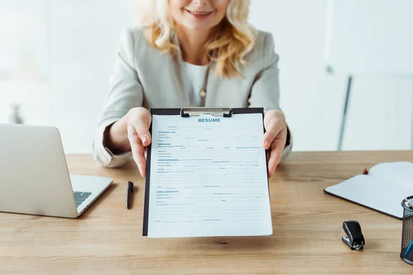 Cropped View Happy Woman Holding Clipboard Office — Stock Photo, Image