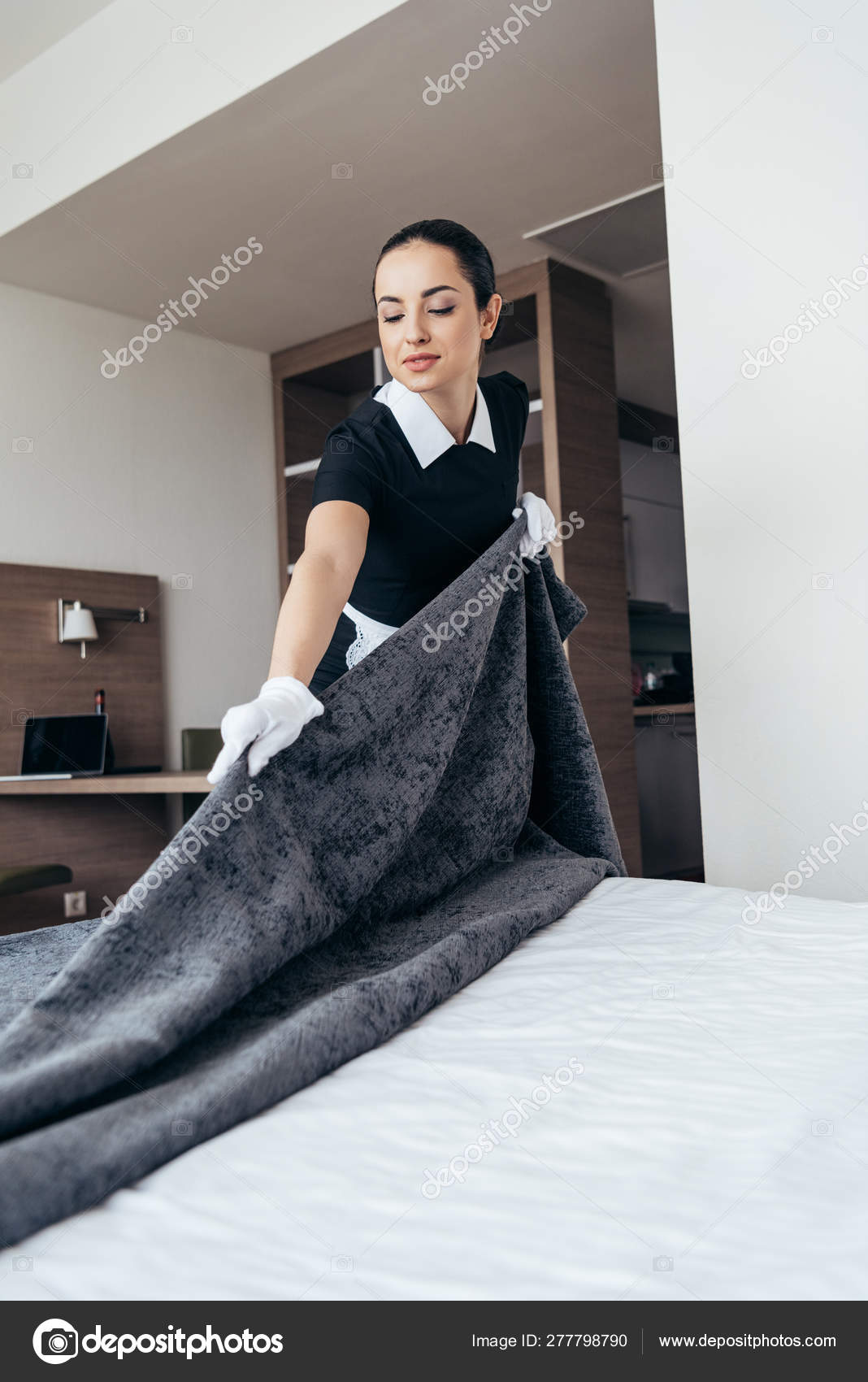 Pretty Maid White Gloves Cleaning Bed Hotel Room — Stock Photo