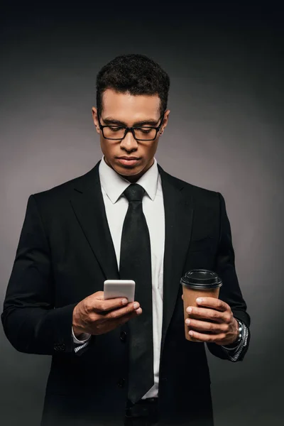 Handsome African American Businessman Glasses Suit Holding Coffee Using Smartphone — Stock Photo, Image