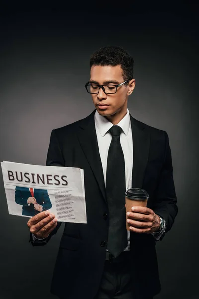Handsome African American Businessman Glasses Suit Holding Coffee Reading Newspaper — Stock Photo, Image