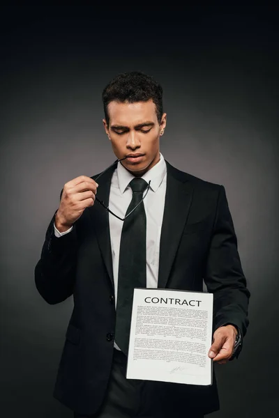 Thoughtful African American Businessman Showing Contract Dark Background — Stock Photo, Image