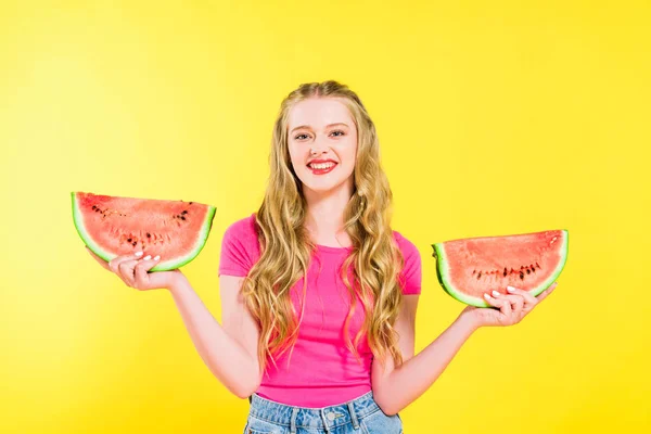 Hermosa Chica Feliz Con Rodajas Sandía Aislado Amarillo — Foto de Stock