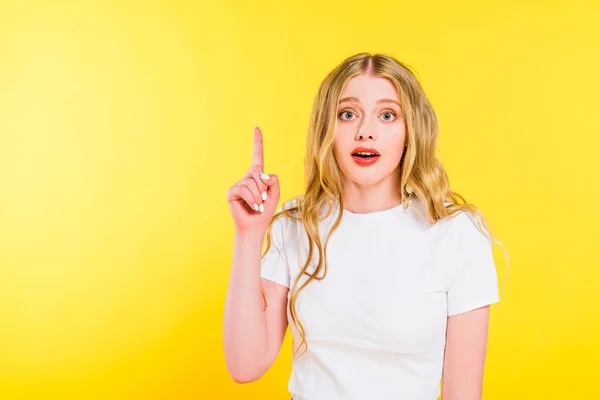 Confused Blonde Young Woman Pointing Finger Isolated Yellow — Stock Photo, Image