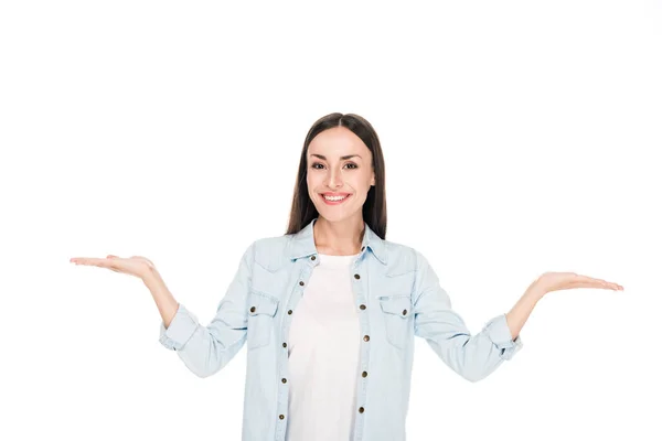 Mulher Morena Feliz Apontando Com Mãos Isoladas Branco — Fotografia de Stock