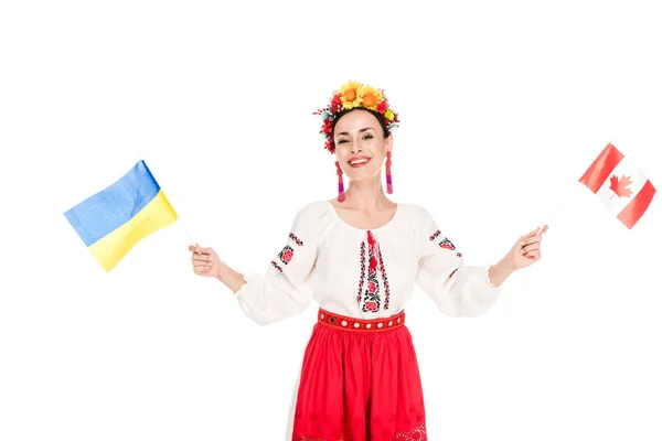 Sonriente Morena Joven Traje Nacional Ucraniano Sosteniendo Banderas Ucrania Canadá — Foto de Stock